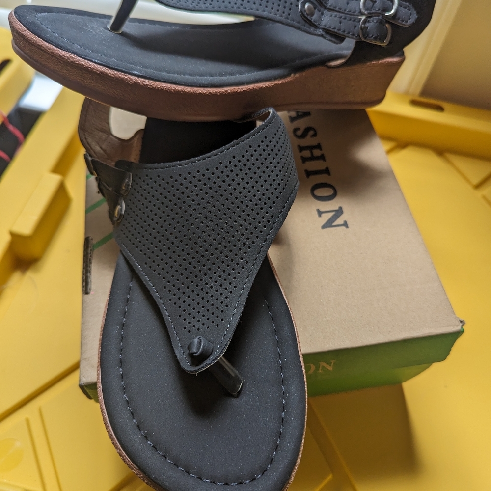 Sandals - black faux leather NEW - Picture 7 of 8